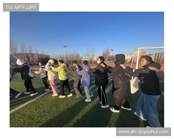 足球比赛前围圈仪式的意义与团队凝聚力的展示分析