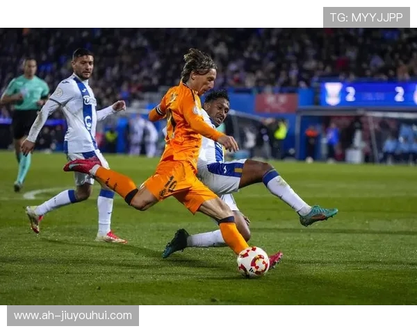 足球高空挑战赛 激烈闯关勇者之路 打造最强球技极限突破